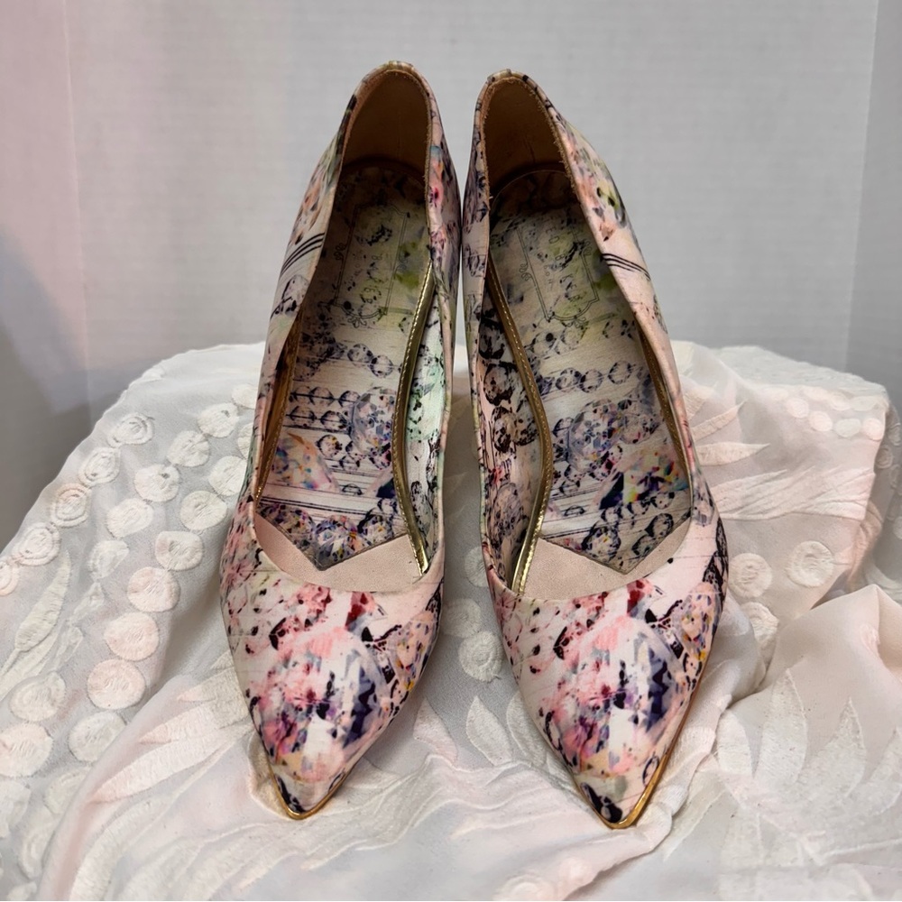 Floral Print‎ Pointed Toe Heels Gold Accent Stiletto Pumps